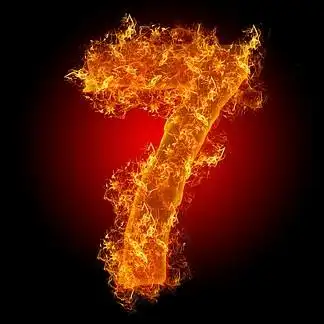 火在黑色背景上的数字7